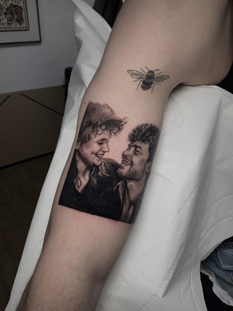 Retrato de papá y mamá hecho en blanco y negro.